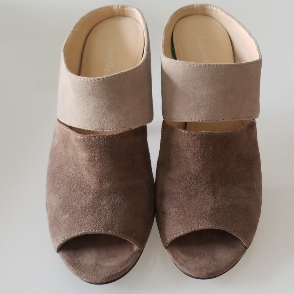 Open toe shoes
